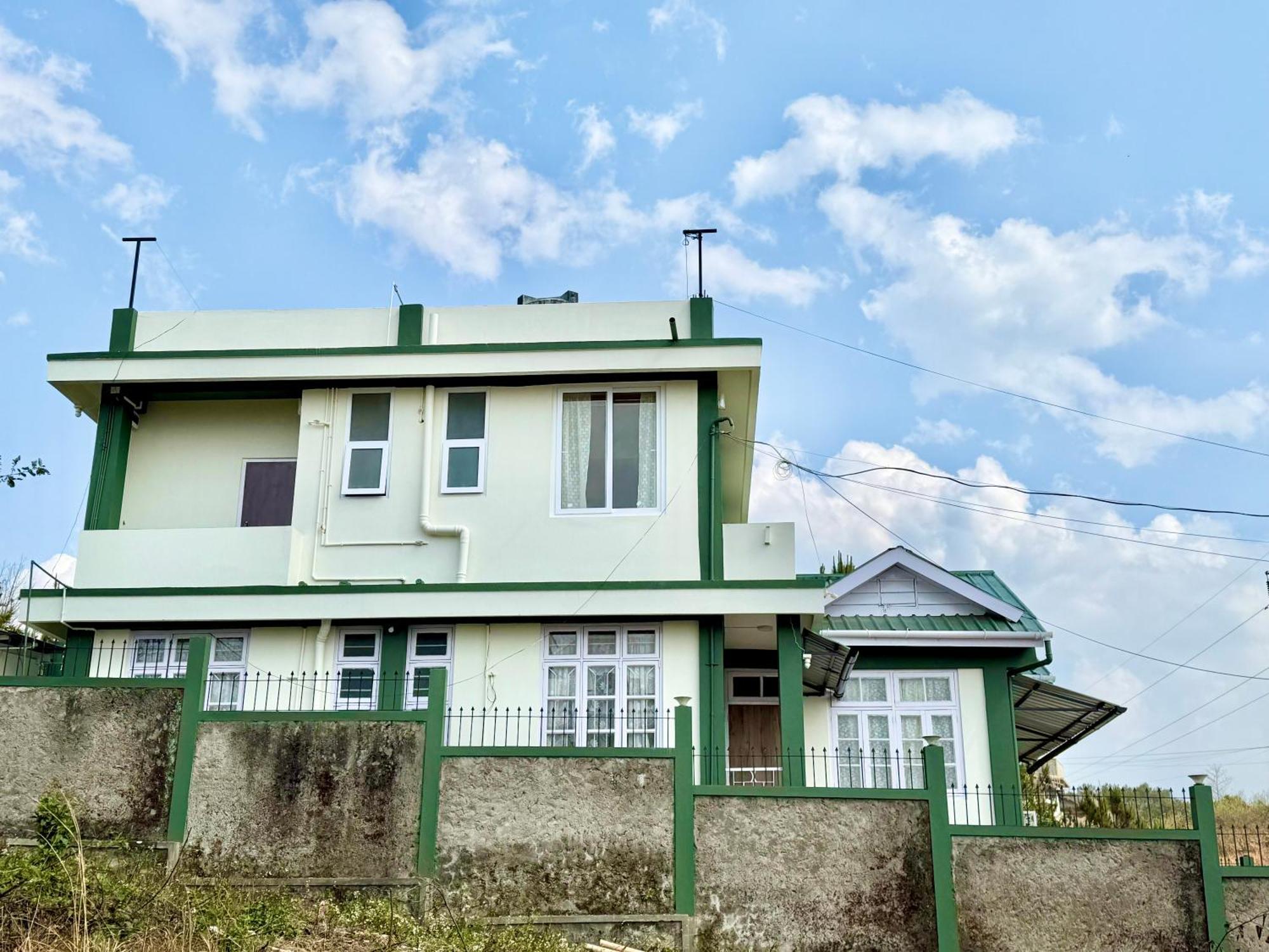 Yepplo Holiday Home - Complimentary Breakfast - 24 Hrs Caretaker & Power Backup Shillong Eksteriør billede